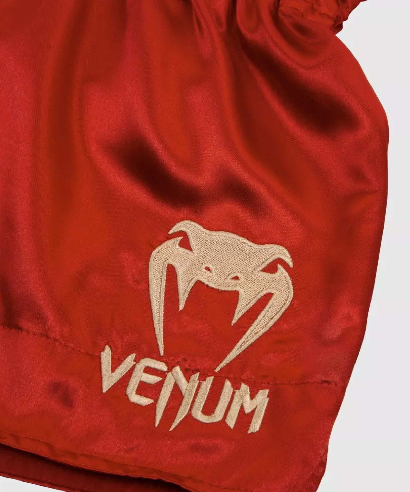 Шорты тайские Venum красные